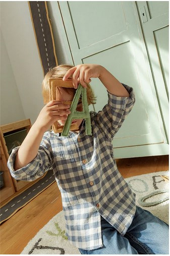 Lorena Canals runder Kinderteppich ABC natural farbig