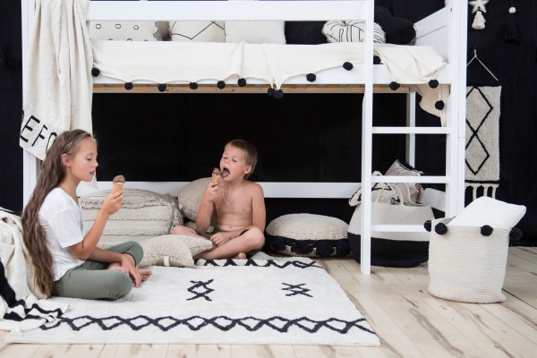 Lorena Canals waschbarer Kinderteppich Atlas natural schwarz