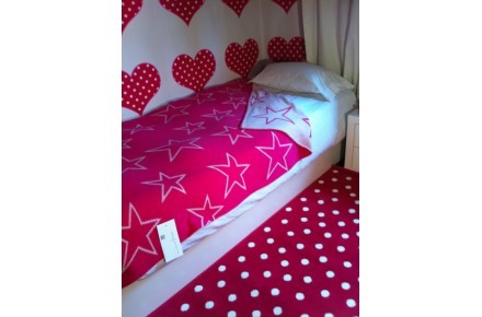 Lorena Canals Kinderteppich Punkte fuchsia