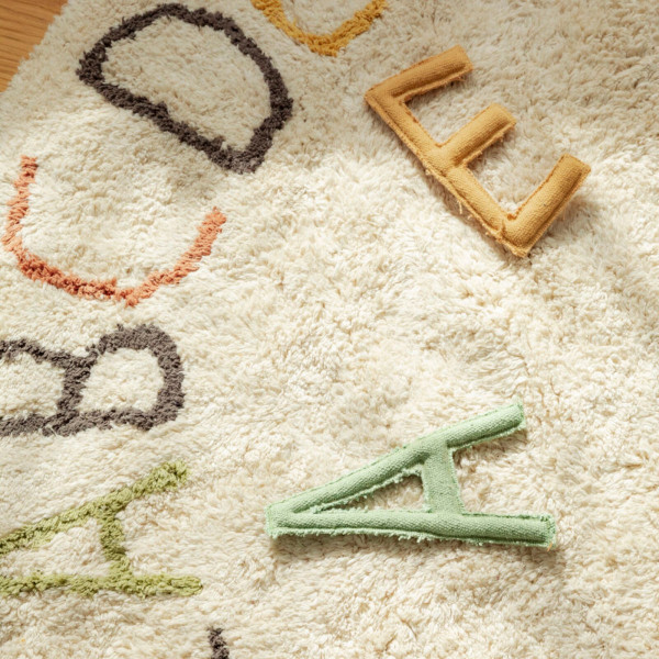 Lorena Canals runder Kinderteppich ABC natural farbig