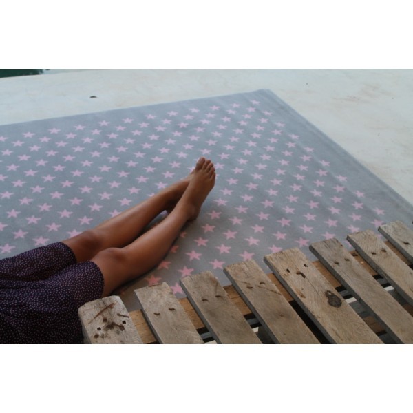 Lorena Canals Teppich grau Sterne rosa 120x160cm